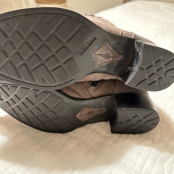 BORN brand below the knee boots, grey. - Picture 6 of 6